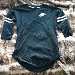 3/4 length Nike tee